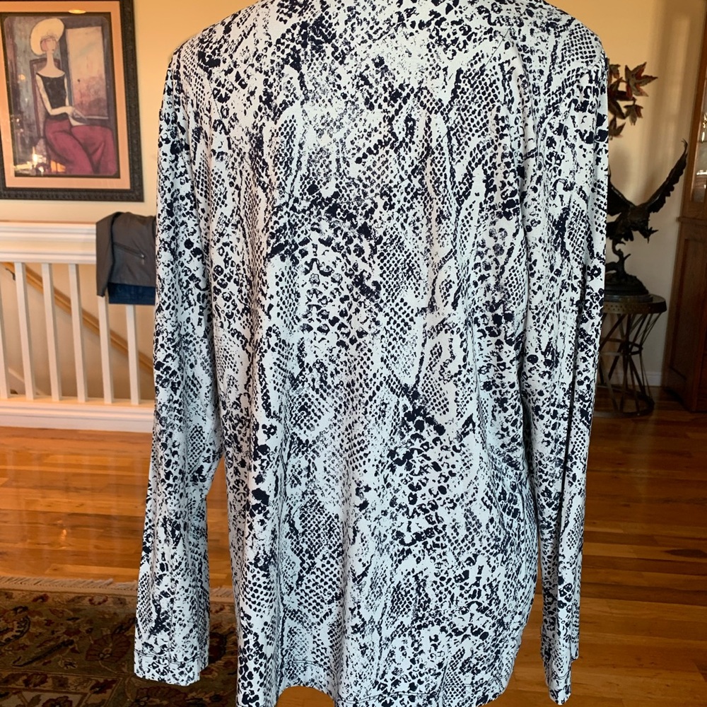 Chico's Black and White Snakeskin Long Sleeve Top - Picture 4 of 8